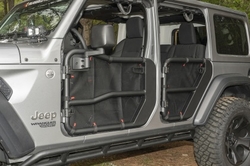 Rugged Ridge ochranná síťka na rámové přední dveře Fortis - Jeep Wrangler (18 - 20)