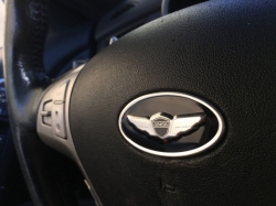 KDM logo na volant 3D Genesis Wing - Hyundai Genesis Coupe (10 - 15)