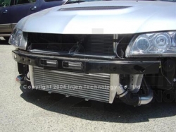 Injen hliníkový mezichladič FMIC Kit s potrubím - Mitsubishi EVO 8 a 9 (03 - 07)