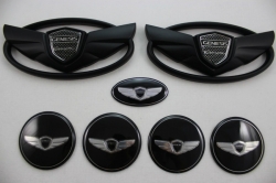 KDM 7ks sada emblémů Genesis Wing - Hyundai Genesis Coupe (10 - 15), barva černá matná